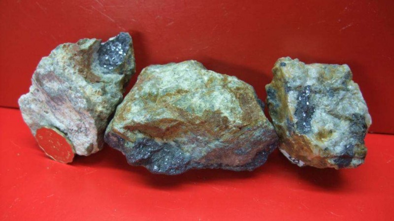 铬铁尖晶石,铬铁矿,铬铋矿等)钼矿(辉钼矿,铜钼矿,钨钼矿等)钨矿(白钨